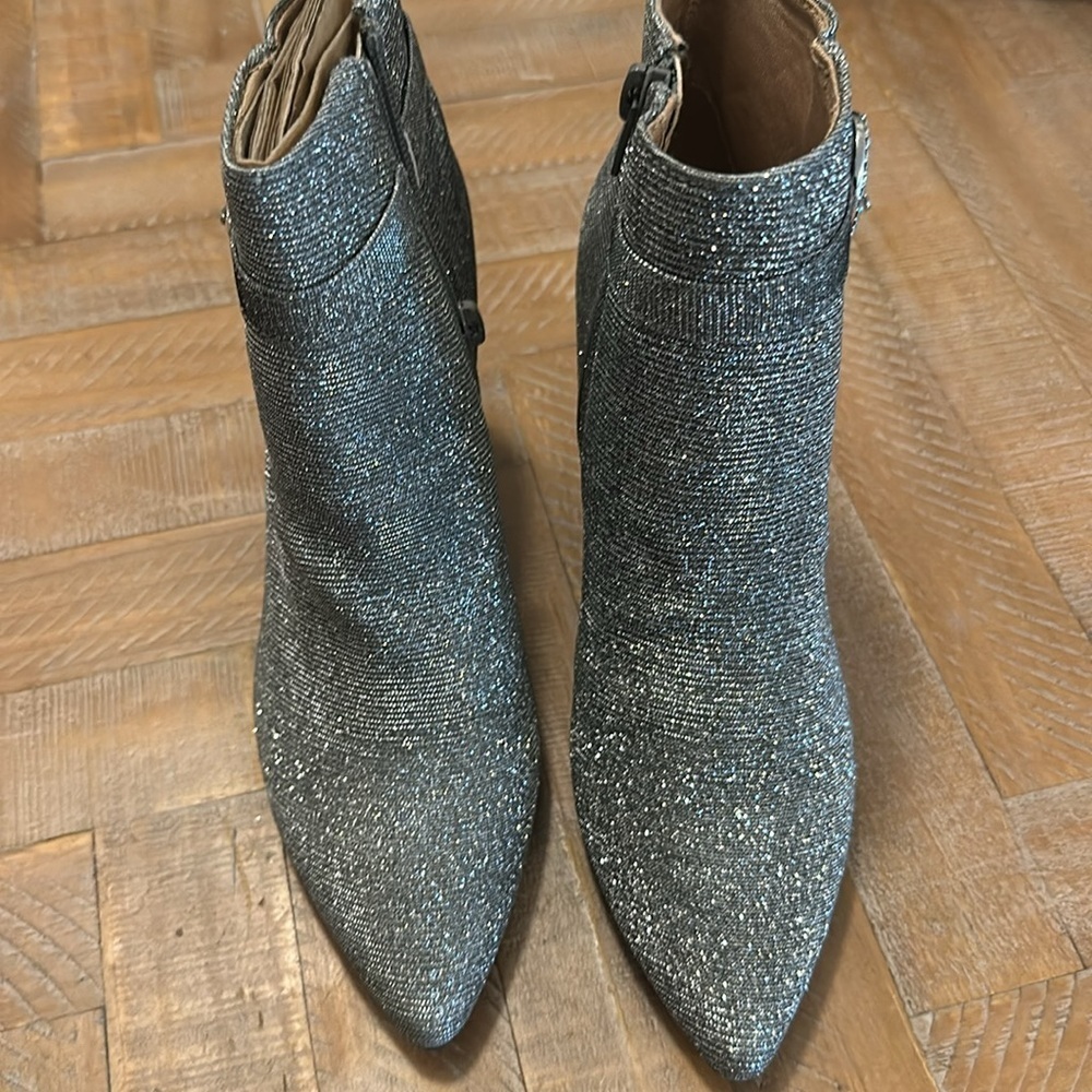 Life Stride Pewter Shimmer Pointed Toe Block Heel Silver Ankle Boot Bootie - Picture 9 of 13